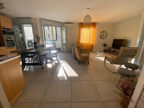 2BHK Entire Apartment fully equipped 84m2 Apartment in Villeurbanne