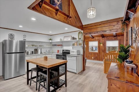 Cabin in Long Pond Gameroom Pool Table House in Pocono Mountains