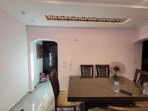 خطوات من السوق الشرقي شقة بفرش مميز بالرحاب Distinguished 2 bedrooms apartment in New Cairo Apartment in New Cairo City