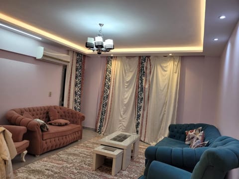 خطوات من السوق الشرقي شقة بفرش مميز بالرحاب Distinguished 2 bedrooms apartment in New Cairo Apartment in New Cairo City