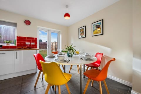 Kitchen or kitchenette, Dining area, kitchen