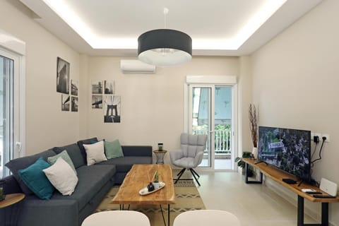 Communal lounge/ TV room, TV and multimedia, Living room, Seating area, Evening entertainment