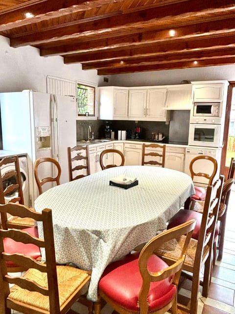 Dining area, Meals