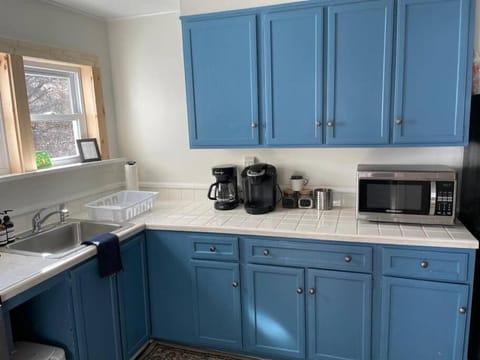 Coffee/tea facilities, Kitchen or kitchenette, microwave, pet friendly, stove