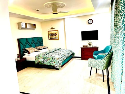 National Luxury Apartment - Studio 1 Bed Condo in Lahore