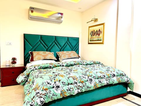 National Luxury Apartment - Studio 1 Bed Condominio in Lahore