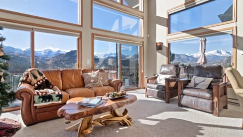 Skyview Luxury Vacation Rental by Windcliff Homes home House in Estes Park