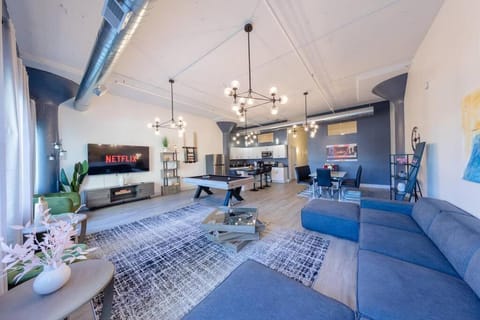 Billiard, TV and multimedia, Living room, Seating area