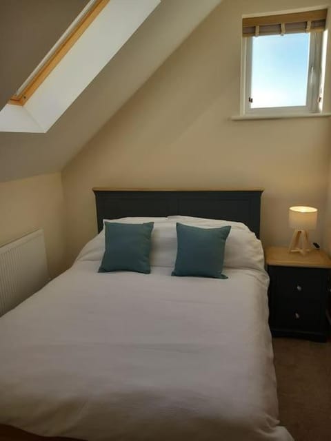 Roomy Penthouse 2 double bed apartment - Spacious - Central Beeston - Free secure parking - Apartment in Nottingham