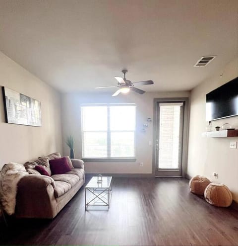 Comfortable Apartment in Dallas Condo in Addison