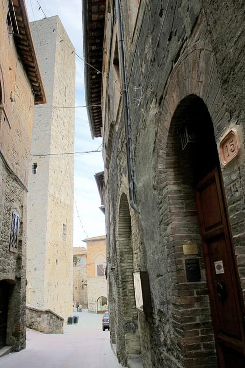 Property building, Facade/entrance, Landmark view