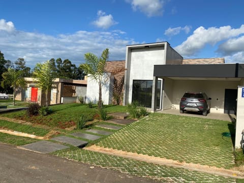 Casa em Condomínio Ninho Verde I House in State of Paraná