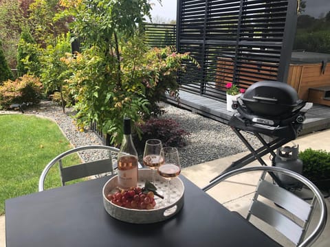 BBQ facilities, Dining area