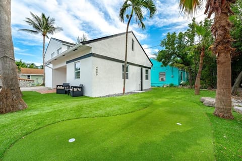 Mins to Beach Recently remodeled Putting Green Casa in Boynton Beach