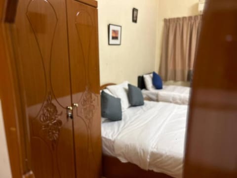 Ipoh Simple Famliy Homestay 3R3B 7-9pax SY24 House in Ipoh