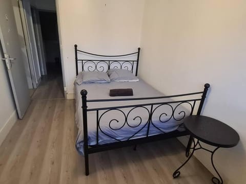 APPARTEMENT EN PLEIN CENTRE VILLE PESSAC AVEC 3 CHAMBRES Apartment in Mérignac