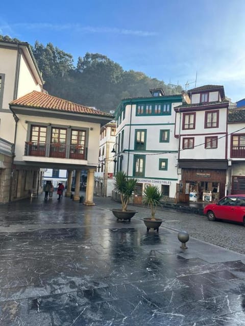 Property building, Day, Natural landscape, Mountain view, Street view, Location