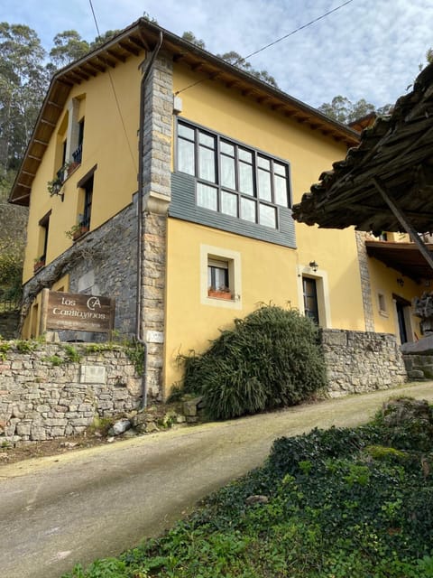 LOS CARBAYINOS Chalet in Villaviciosa