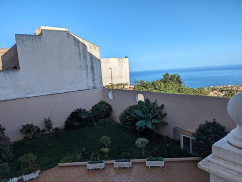 Großes Haus mit 3 Schlafzimmern, Garten und Meerblick Villa in Orotava Valley