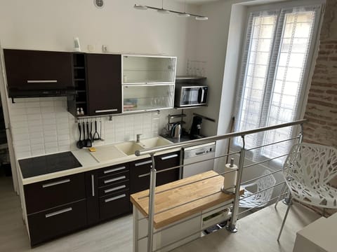 Coffee/tea facilities, Kitchen or kitchenette, dishwasher, minibar, stove