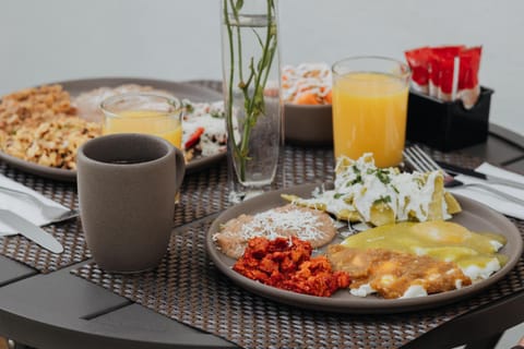 Food and drinks, Continental breakfast