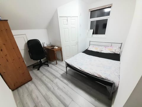 Double ensuite room free parking Vacation rental in Leicester