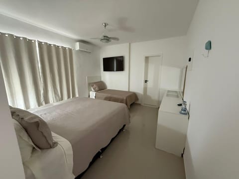 Bed, TV and multimedia, Photo of the whole room, Bedroom, air conditioner