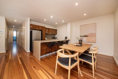 Dining area, kitchen