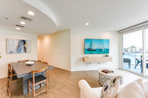 Marina Life: Smell the Sea, Feel the Breeze Apartment in Marina del Rey