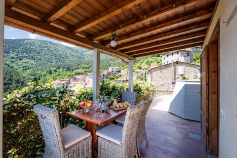 Cottage Gigi, Smart Convenient Stone Village House Villa in Capannori