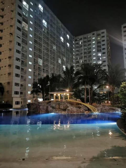 Da Residence-1BR in MOA w/ direct pool access Condo in Pasay