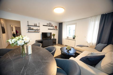 Bloßfeld-Apartments Geräumige Stadtoase mitten im Zentrum mit 3 Schlafzimmern, Gratis Parkplatz, W-Lan, Netflix Apartment in Jena