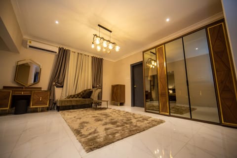 Magnificent 10 Bedroom Luxury Villa Villa in Accra
