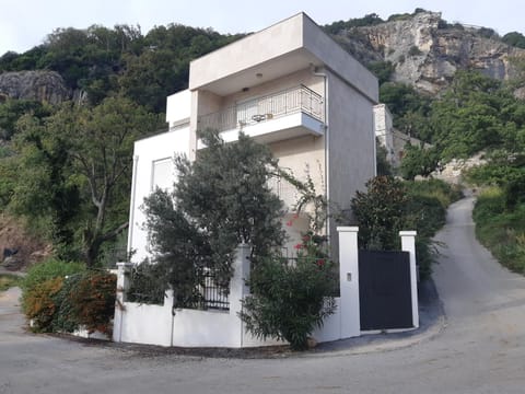 Apartments Villa Simonovic Condominio in Budva Municipality