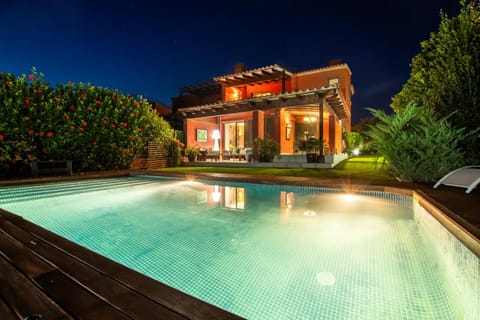 Property building, Night, Garden, Garden view, Pool view, Swimming pool, sunbed