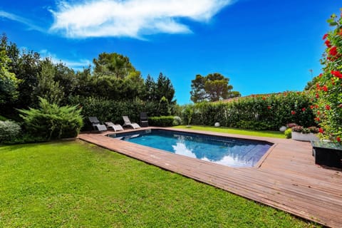 Garden, Garden view, Pool view, Swimming pool, sunbed