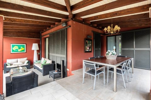 Patio, Living room, Seating area, Dining area