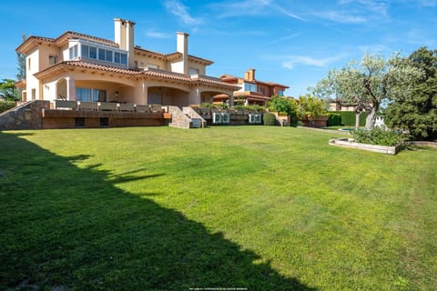 Property building, Garden, Garden view