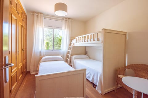 Bed, Photo of the whole room, Bedroom, bunk bed