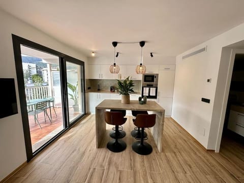 Moderno y acogedor apartamento con terraza “ Llebeig” Apartment in Port de Sóller
