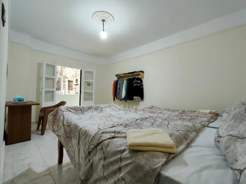 Kemet - a private room at Shared apartment For Men only No Ladies allowed غرفة خاصة في شقة مشتركة للرجال فقط ممنوع السيدات Vacation rental in Alexandria