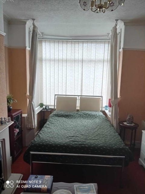 Coronation Street Style Guest House. Bed and Breakfast in Salford