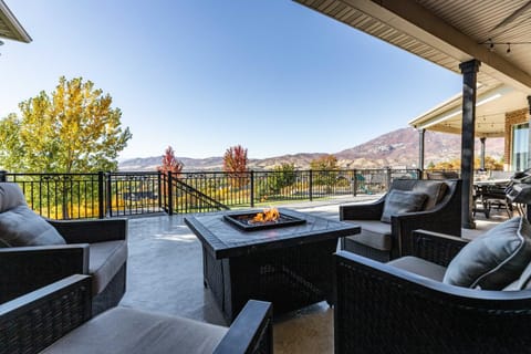 Luxurious Mountain Retreat-unparalleled Views House in Highland