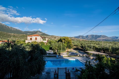 Io Chalet in Messenia