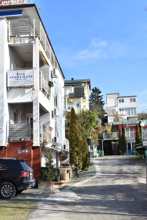 Neighbourhood, Street view, Location, Parking