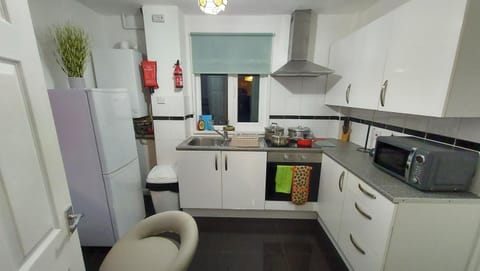 Central Haven-5bedroom Great For Longer Stays In Canterbury kent!!! Apartment in Canterbury