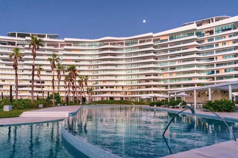 Property building, Day, Pool view, Swimming pool