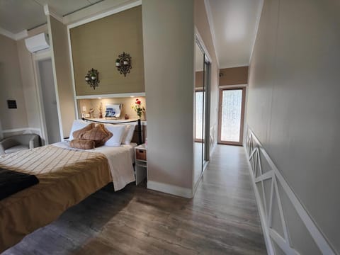 Hidden Valley Private Guest Suite with Views Vacation rental in Grafton