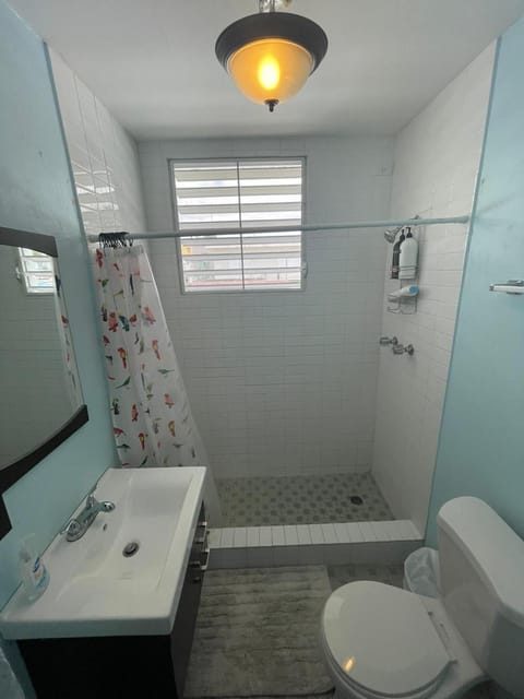 Traditional Caribbean Abode near Beach and easy access to Freeway, Unit 6 Apartment in San Juan