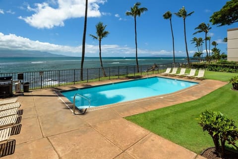 Remodeled 3 Bedroom Oceanfront Condo — Sleeps 8 House in Maalaea